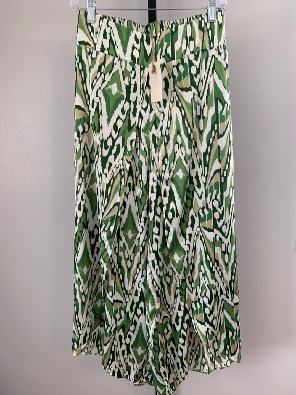 NWT easel Green,Tan & Cream Ikat Print Wide Leg Pants